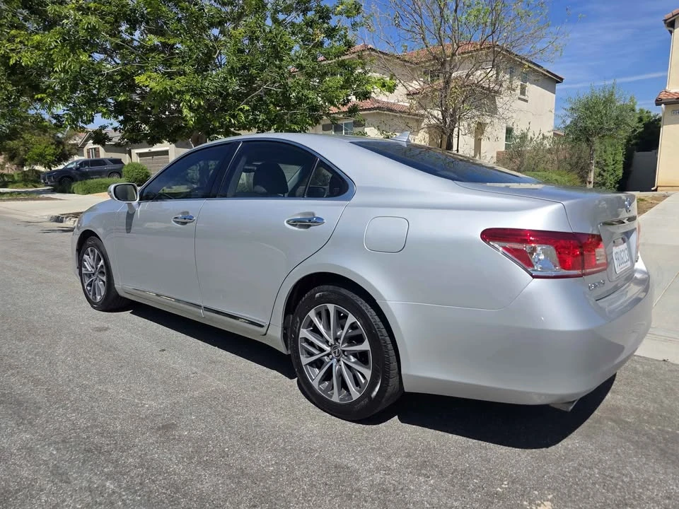 2010 Lexus ES 5th Gen - Image 5 of 14