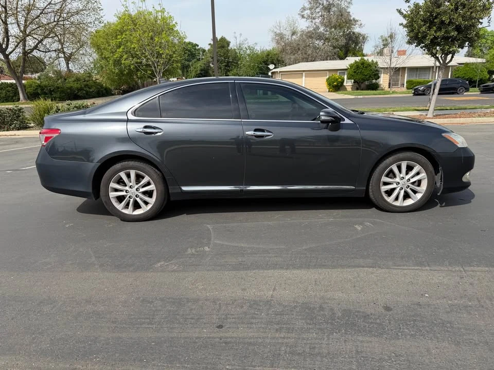2010 Lexus ES 5th Gen - Image 6 of 12
