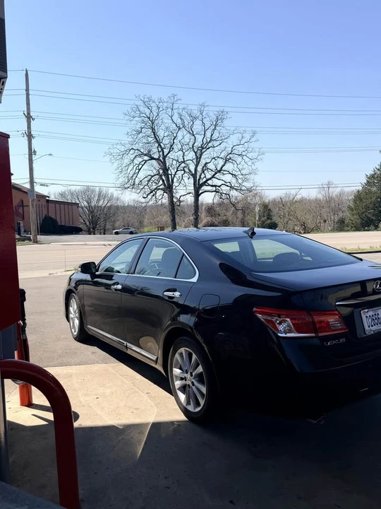 2010 Lexus ES 5th Gen - Image 2 of 18
