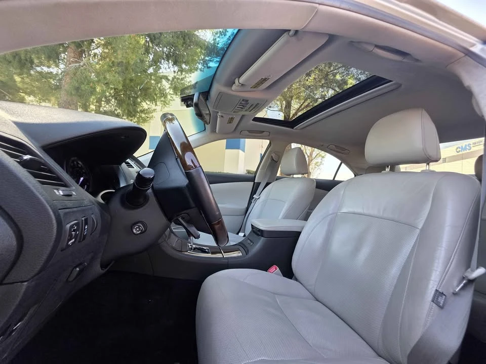 2010 Lexus ES 5th Gen - Image 11 of 14