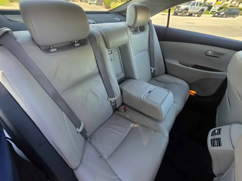 2010 Lexus ES 5th Gen - Image 9 of 14