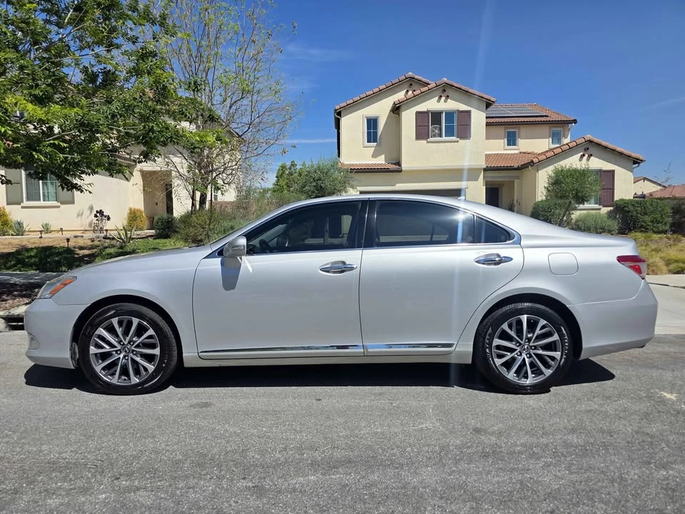 2010 Lexus ES 5th Gen - Image 3 of 14
