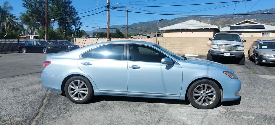 2010 Lexus ES 5th Gen - Image 17 of 20