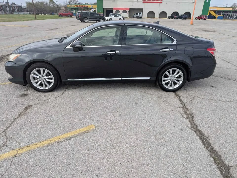 2010 Lexus ES 5th Gen - Image 3 of 11