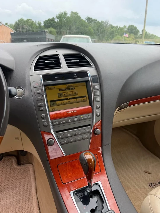 2010 Lexus ES 5th Gen - Image 9 of 13