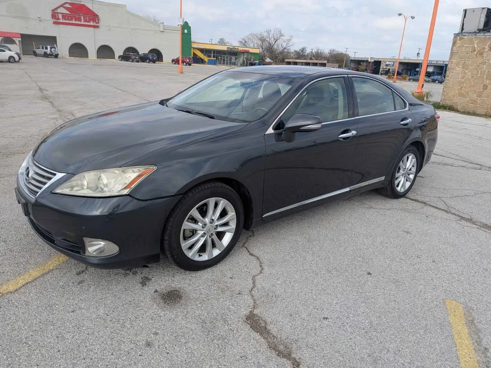 2010 Lexus ES 5th Gen - Image 2 of 11