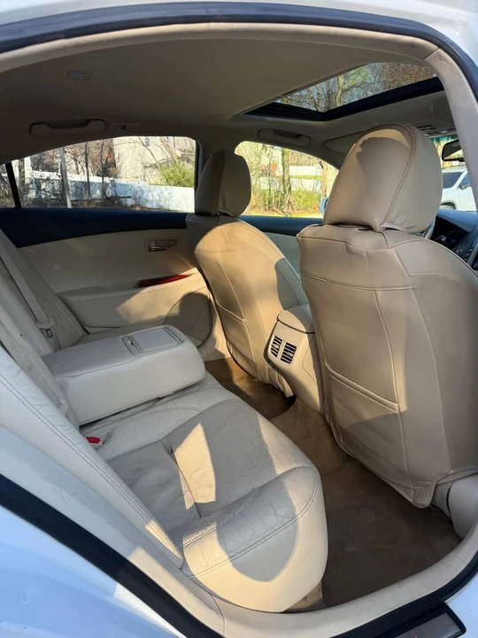 2010 Lexus ES 5th Gen - Image 7 of 19