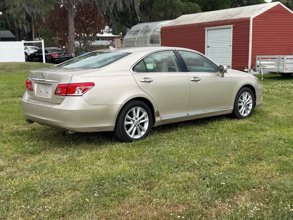 2010 Lexus ES 5th Gen - Image 4 of 13