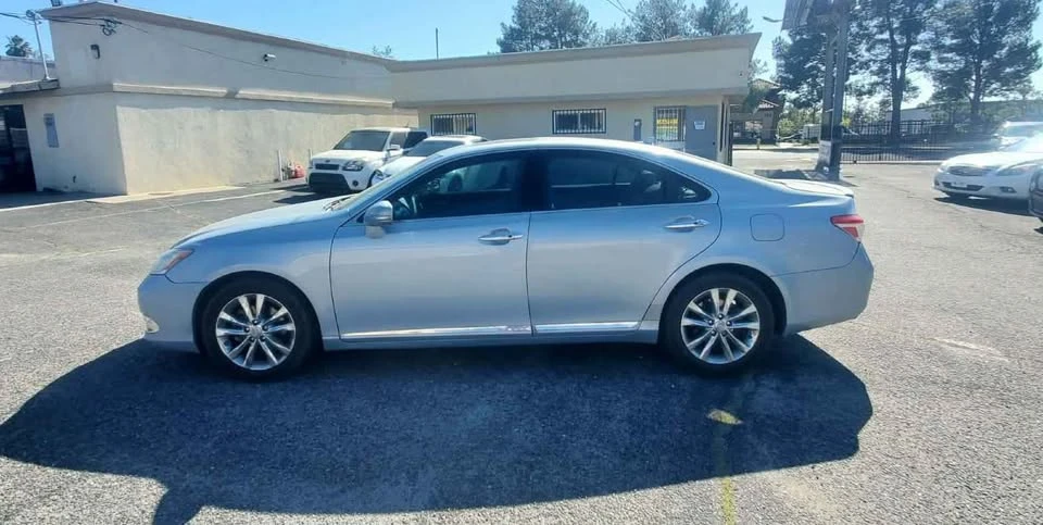 2010 Lexus ES 5th Gen - Image 3 of 20