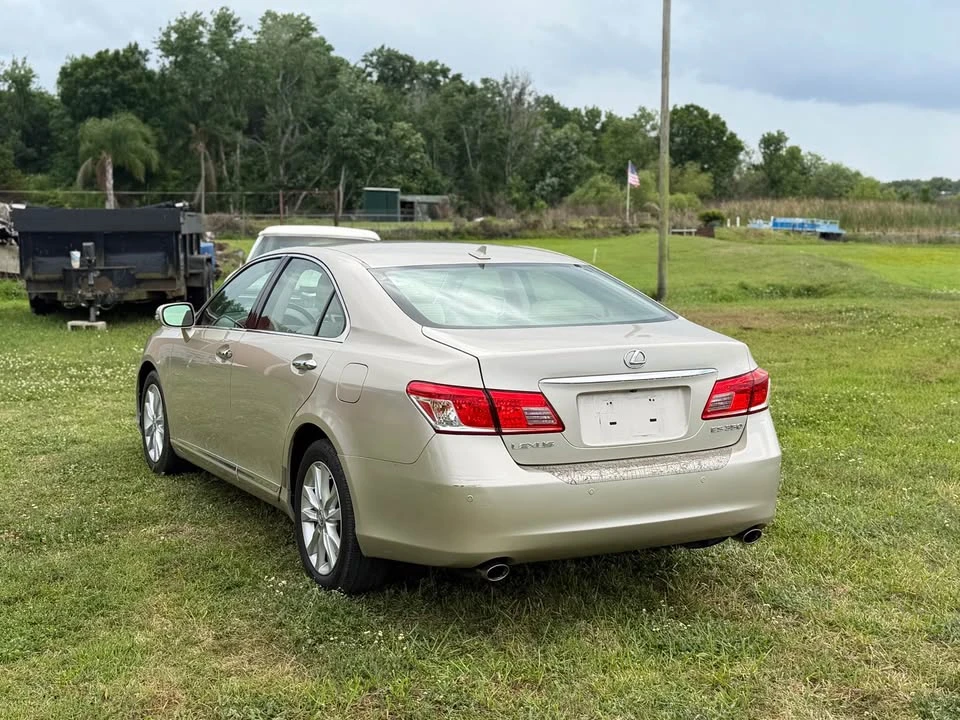 2010 Lexus ES 5th Gen - Image 3 of 13