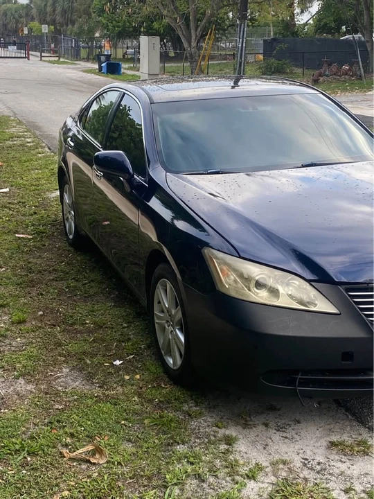 2010 Lexus ES 5th Gen - Image 2 of 7