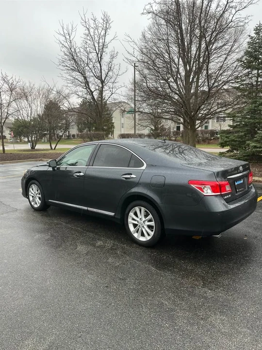 2010 Lexus ES 5th Gen - Image 2 of 8