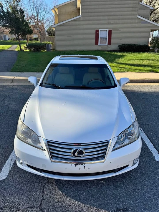 2010 Lexus ES 5th Gen - Image 2 of 19