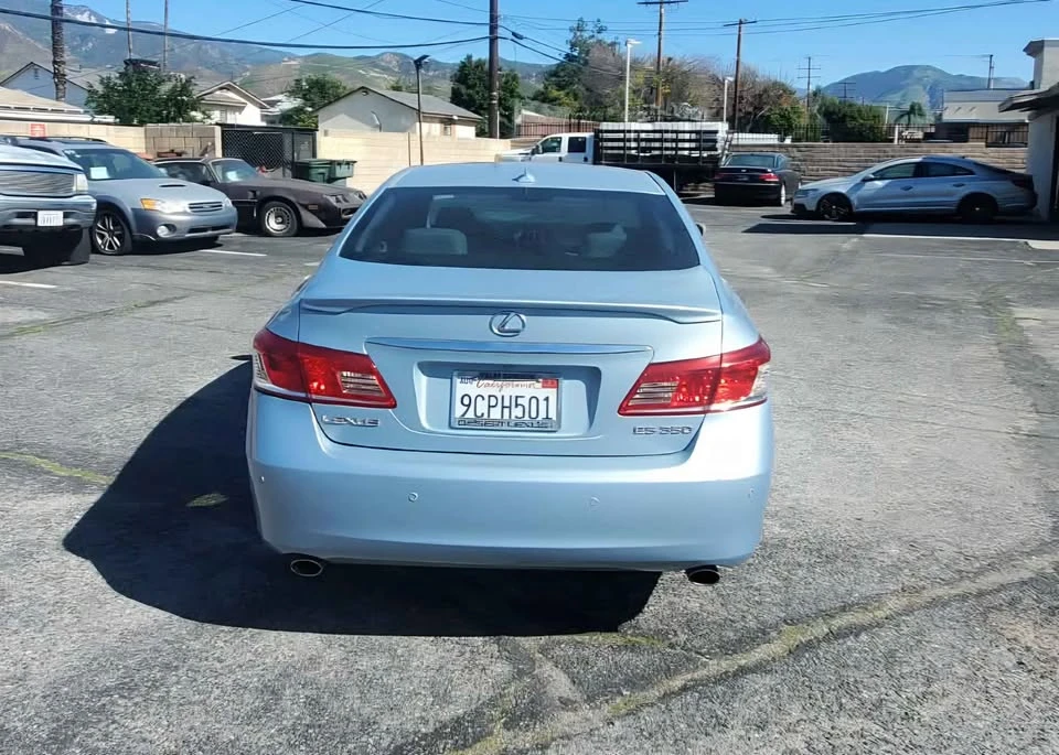 2010 Lexus ES 5th Gen - Image 2 of 20