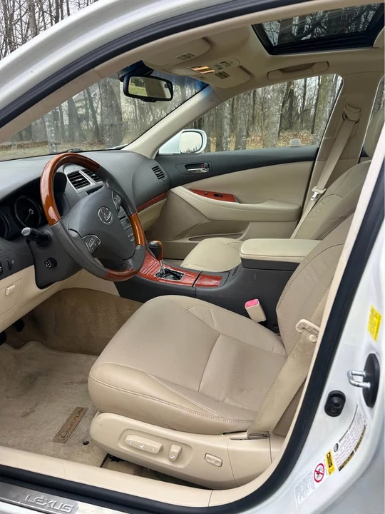 2010 Lexus ES 5th Gen - Image 9 of 14