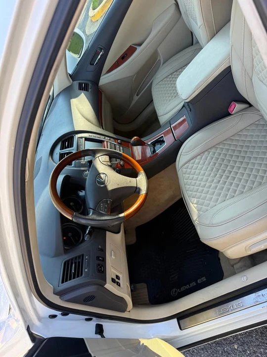 2010 Lexus ES 5th Gen - Image 10 of 19