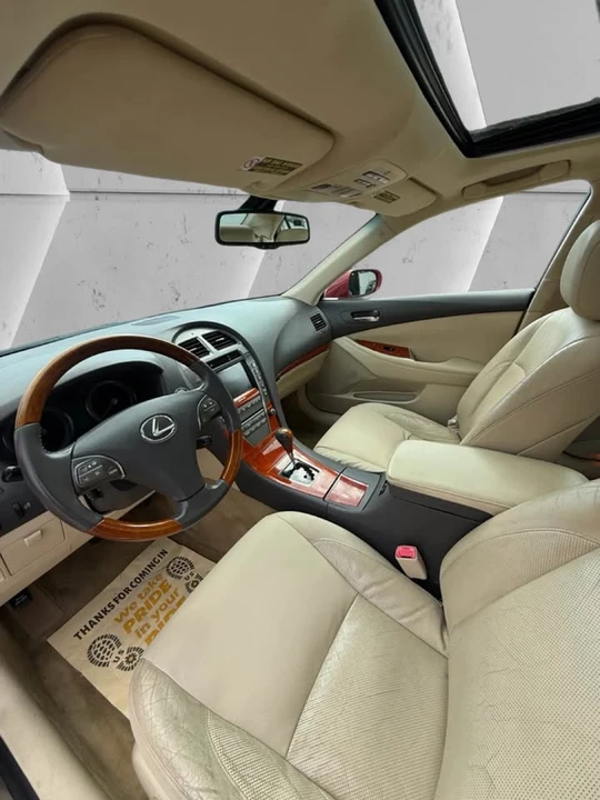 2010 Lexus ES 5th Gen - Image 11 of 18