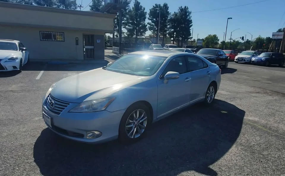 2010 Lexus ES 5th Gen - Image 5 of 20