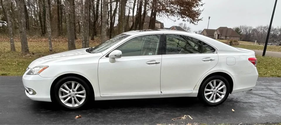 2010 Lexus ES 5th Gen - Image 2 of 14