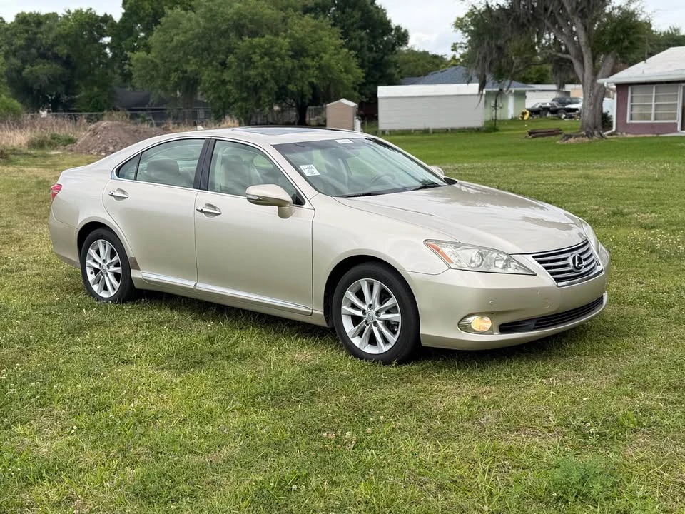 2010 Lexus ES 5th Gen - Image 5 of 13