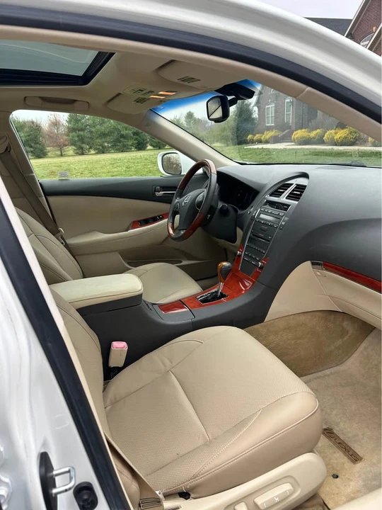 2010 Lexus ES 5th Gen - Image 11 of 14