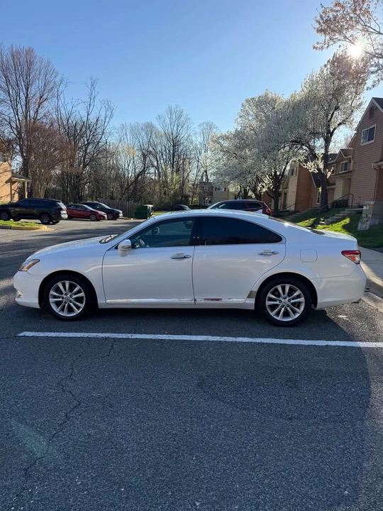 2010 Lexus ES 5th Gen - Image 13 of 19