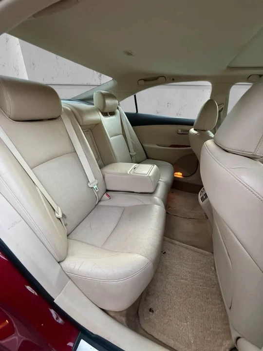 2010 Lexus ES 5th Gen - Image 13 of 18