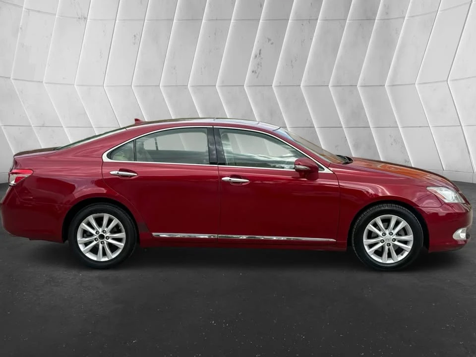 2010 Lexus ES 5th Gen - Image 3 of 18