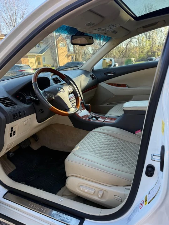 2010 Lexus ES 5th Gen - Image 5 of 19