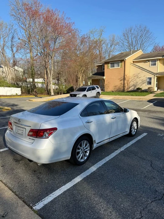 2010 Lexus ES 5th Gen - Image 11 of 19
