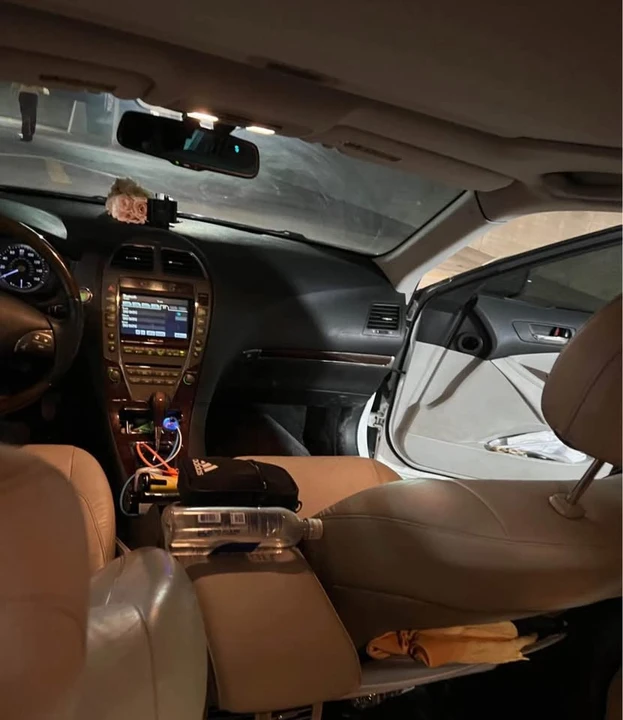 2010 Lexus ES 5th Gen - Image 4 of 4