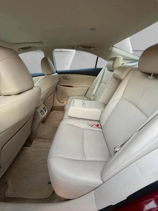 2010 Lexus ES 5th Gen - Image 12 of 18