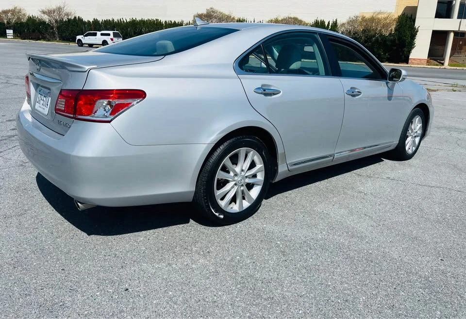2010 Lexus ES 5th Gen - Image 3 of 8
