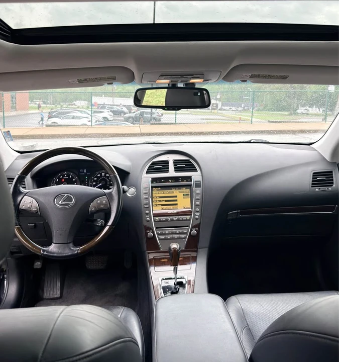 2010 Lexus ES 5th Gen - Image 7 of 18