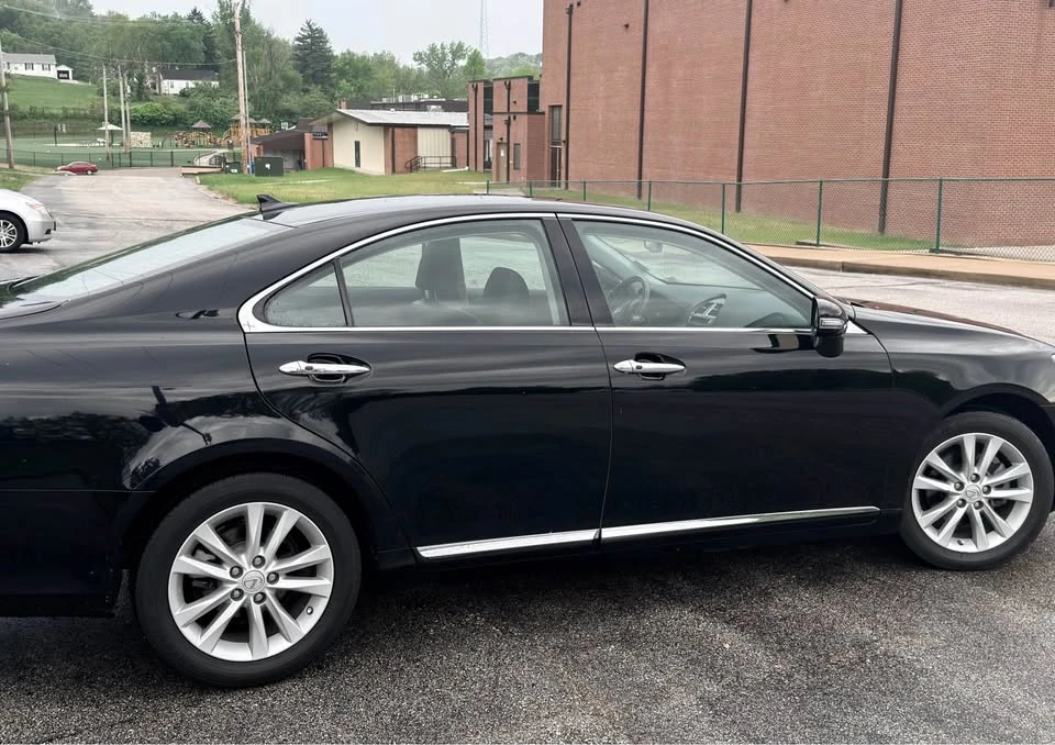 2010 Lexus ES 5th Gen - Image 4 of 18