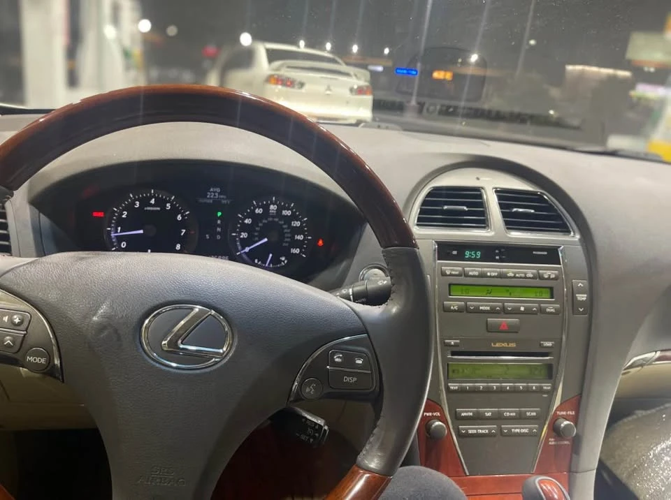 2010 Lexus ES 5th Gen - Image 3 of 5