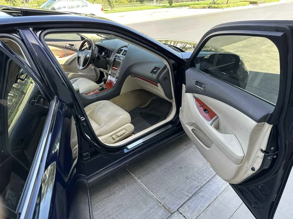 2010 Lexus ES 5th Gen - Image 7 of 12