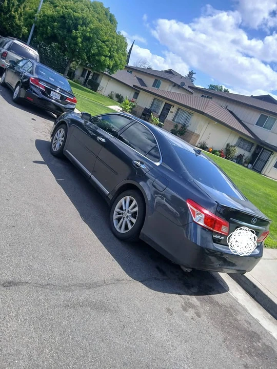 2010 Lexus ES 5th Gen - Image 2 of 11