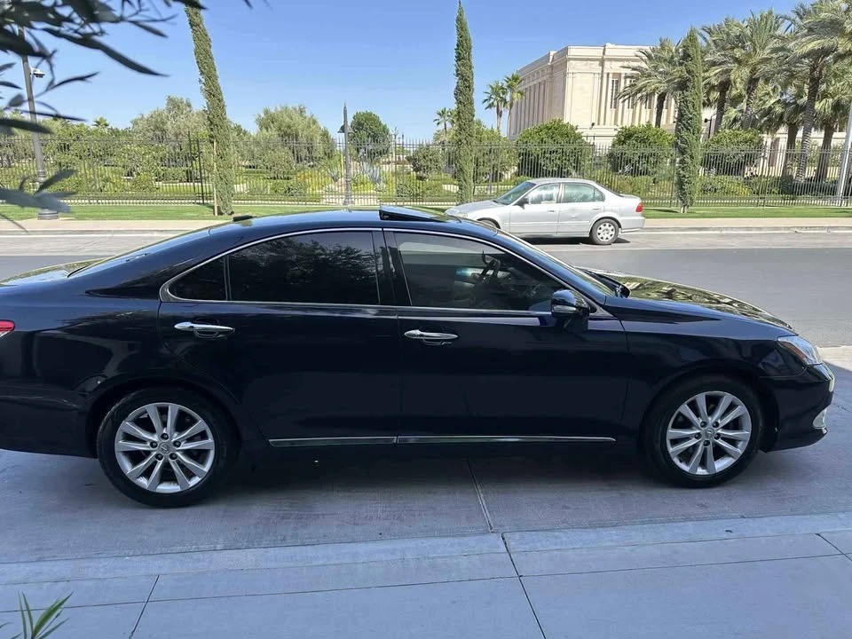 2010 Lexus ES 5th Gen - Image 4 of 12