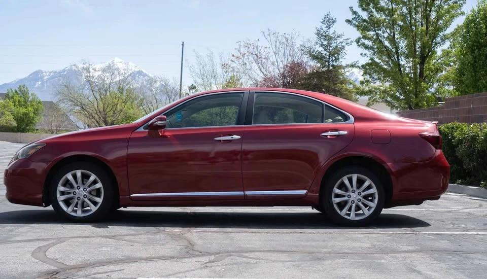 2010 Lexus ES 5th Gen - Image 2 of 9