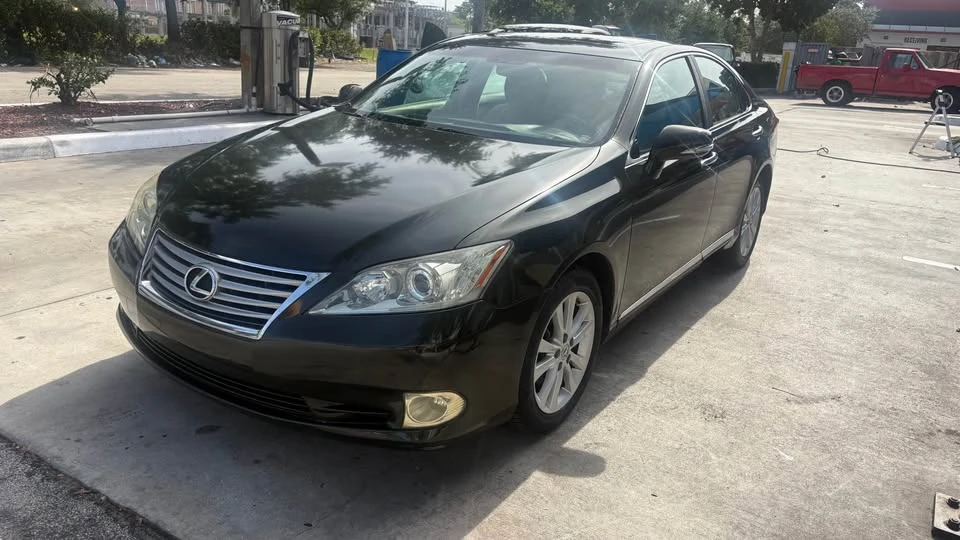 2010 Lexus ES 5th Gen - Image 2 of 14