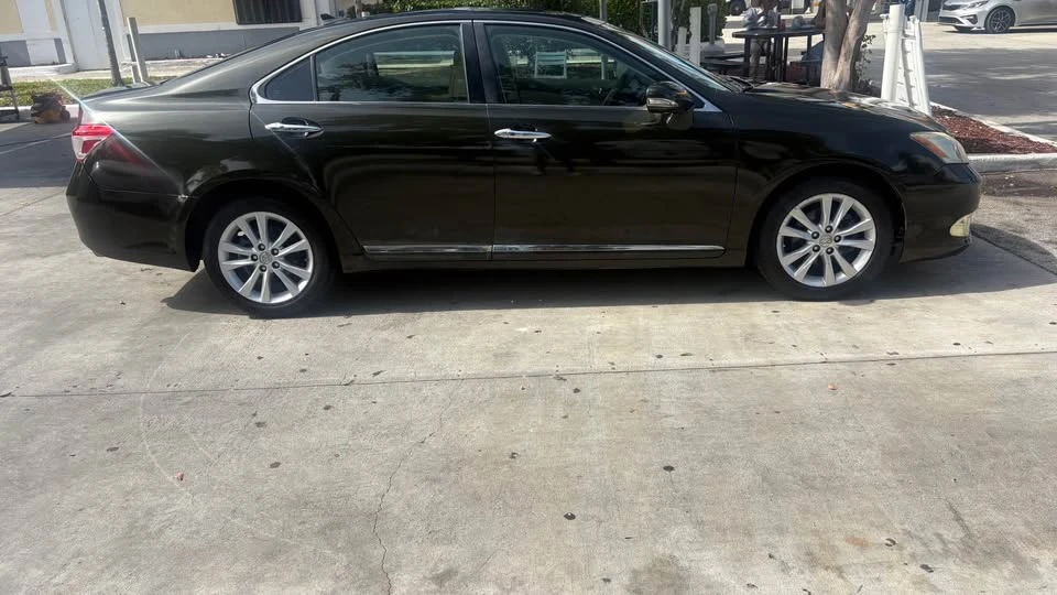 2010 Lexus ES 5th Gen - Image 8 of 14