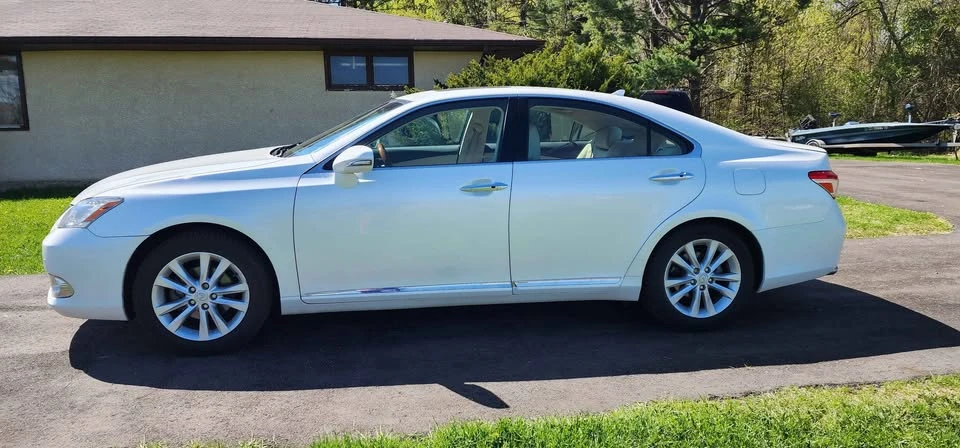 2010 Lexus ES 5th Gen - Image 4 of 8