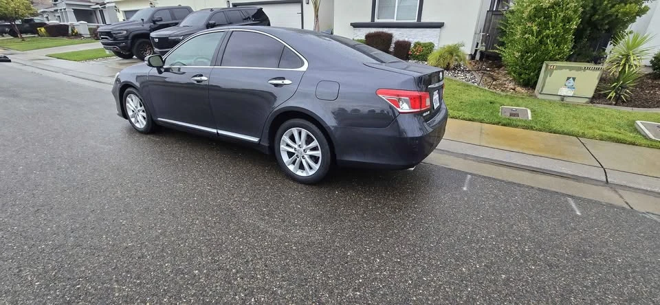 2010 Lexus ES 5th Gen - Image 3 of 7