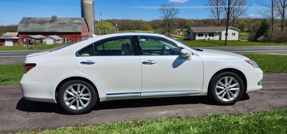 2010 Lexus ES 5th Gen - Image 5 of 8