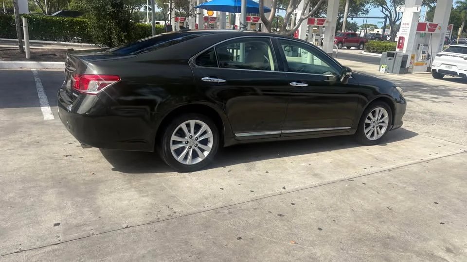 2010 Lexus ES 5th Gen - Image 7 of 14
