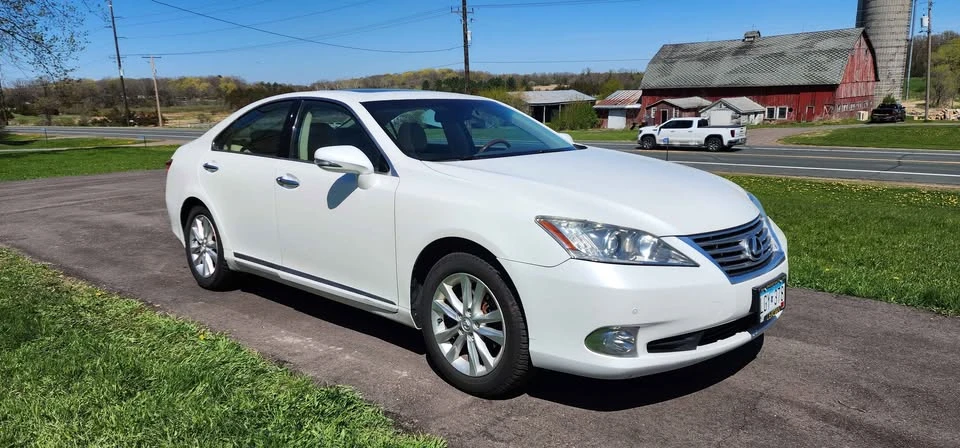 2010 Lexus ES 5th Gen - Image 2 of 8