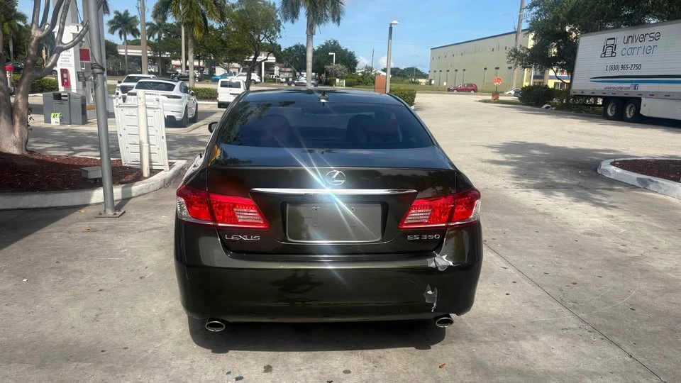 2010 Lexus ES 5th Gen - Image 5 of 14