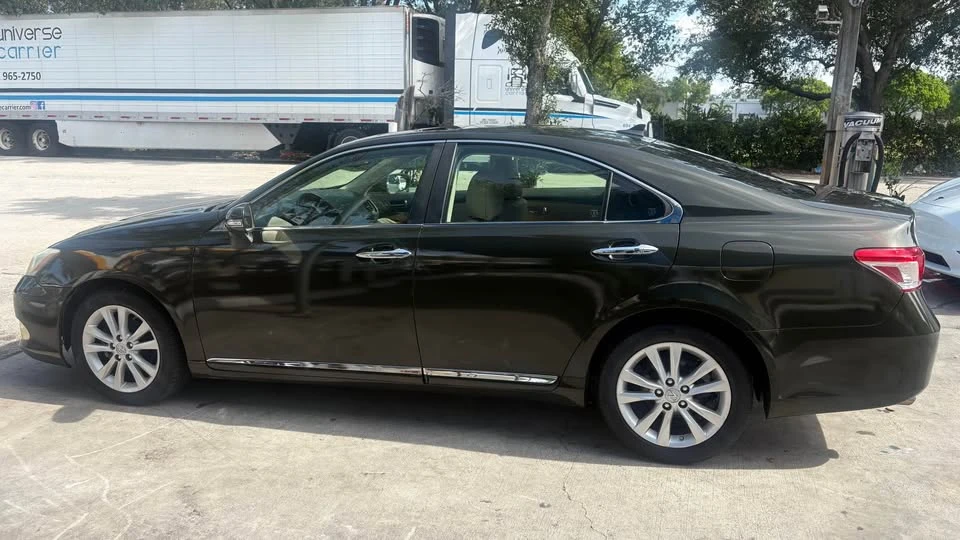 2010 Lexus ES 5th Gen - Image 3 of 14