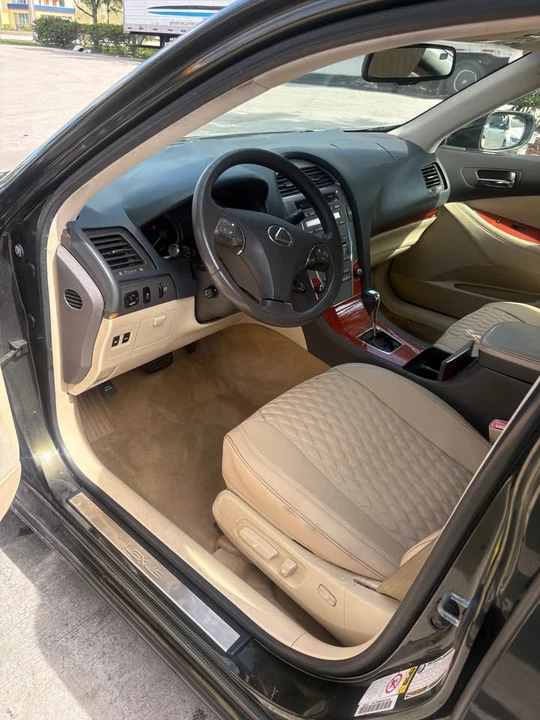 2010 Lexus ES 5th Gen - Image 11 of 14